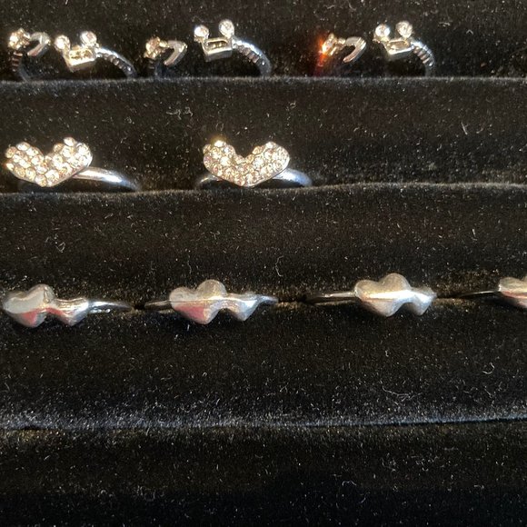 Lot of 20 Novelty Rings, Perfect for Kids Gifts, Party Favors, Classroom Prizes - Picture 3 of 4